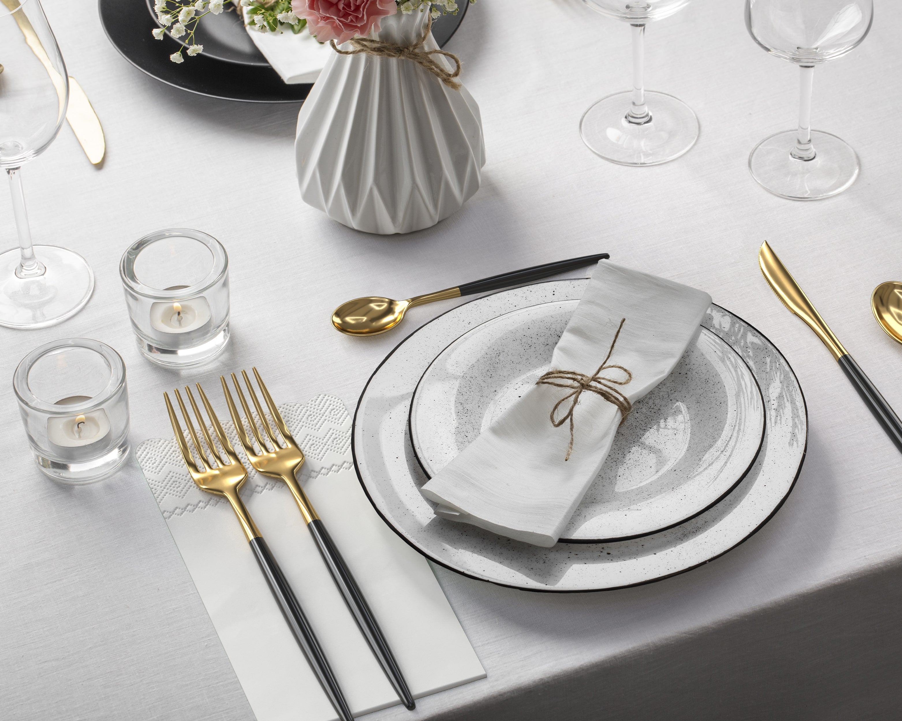3 Ply Ivory Scalloped Napkins - 20 Ct.
