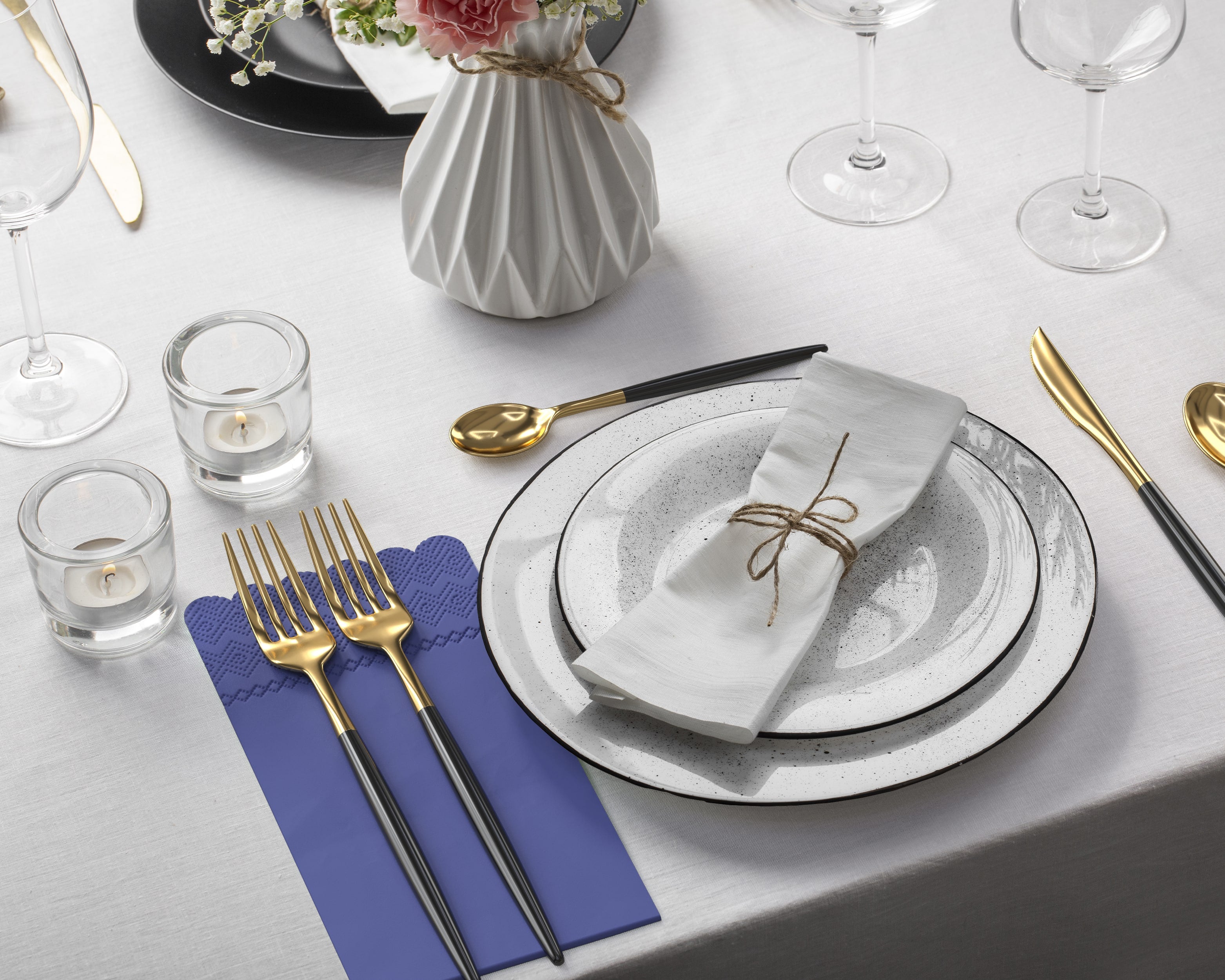 3 Ply Periwinkle Scalloped Napkins - 20 Ct.